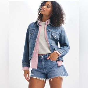 Abercrombie & Fitch The Mom Short High Rise Curve Love Distressed Size 35 in /20